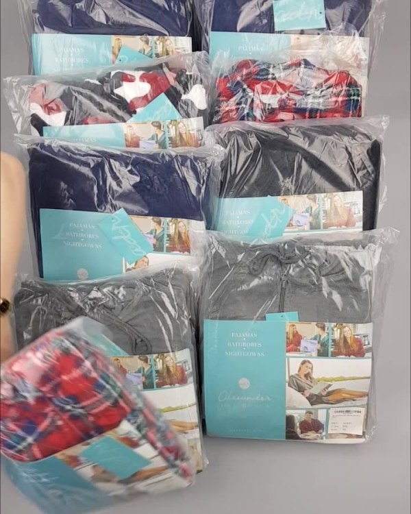 Фотография  741 - Халаты, комбинезоны (семейный) СТОК CAN#10 кг, ЛОТ №4448 оптом в Краснодаре и Краснодарском крае