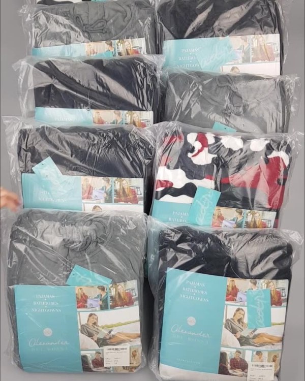 Фотография  374 - Халаты, комбинезоны (семейный) СТОК CAN#10 кг, ЛОТ №4449 оптом в Краснодаре и Краснодарском крае