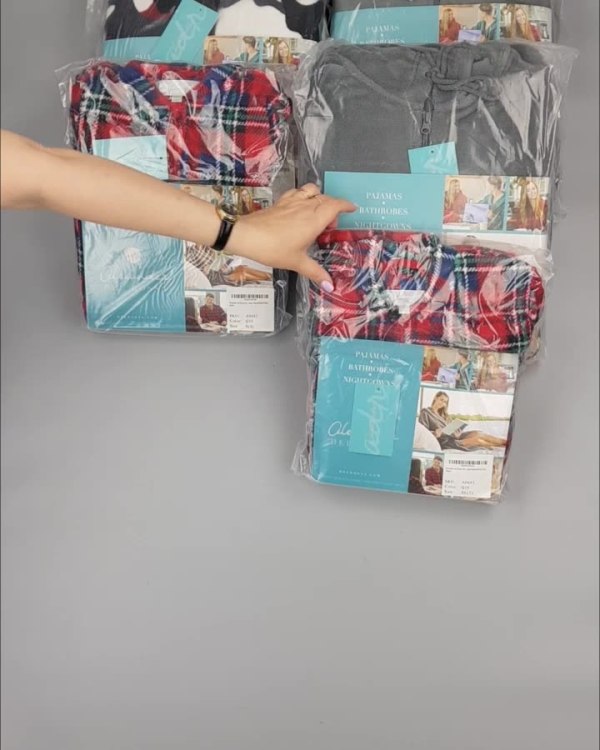 Фотография  615 - Халаты, комбинезоны (семейный) СТОК CAN#10 кг, ЛОТ №4451 оптом в Краснодаре и Краснодарском крае