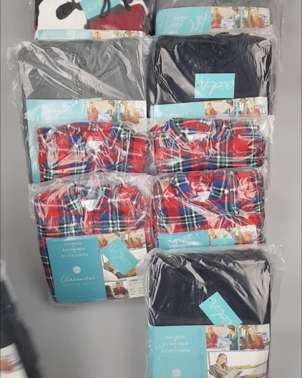 Фотография  241 - Халаты, комбинезоны (семейный) СТОК CAN#10 кг, ЛОТ №4452 оптом в Краснодаре и Краснодарском крае