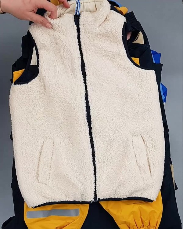 Фотография  118 - Верхняя одежда TCM kids 074#7 кг, ЛОТ №6681 оптом в Краснодаре и Краснодарском крае