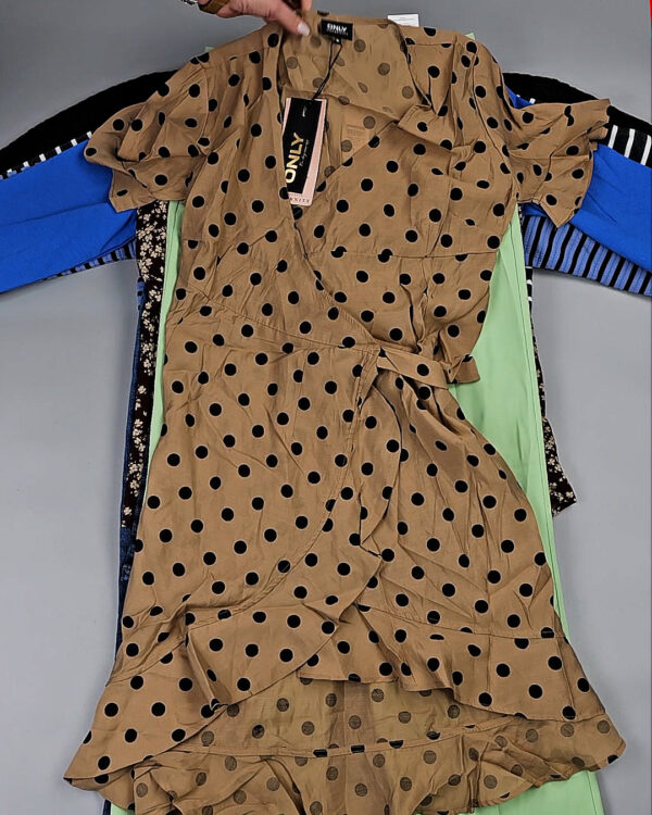 Фотография  888 - DK+Bestseller Winter mix 064#15 кг, ЛОТ СТ-10094 оптом в Краснодаре и Краснодарском крае