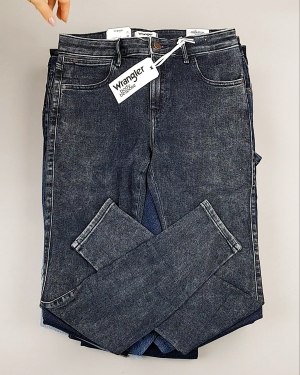 Фотография  718 - Джинсы WRANGLER м/ж#8,1 кг, ЛОТ №7011 оптом в Краснодаре и Краснодарском крае