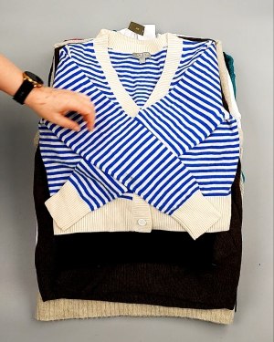 Фотография  452 - Джемпера СТОК CAN 084#7 кг, ЛОТ №7647 оптом в Краснодаре и Краснодарском крае