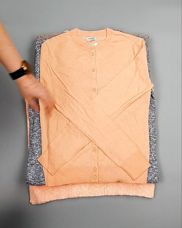 Фотография  424 - Джемпера легкие СТОК CAN 084#7 кг, ЛОТ №7635 оптом в Краснодаре и Краснодарском крае