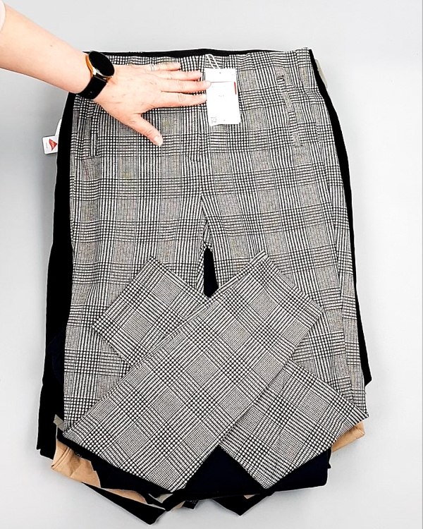 Фотография  627 - Брюки женские лето C&A 025#10 кг, ЛОТ №7892 оптом в Краснодаре и Краснодарском крае