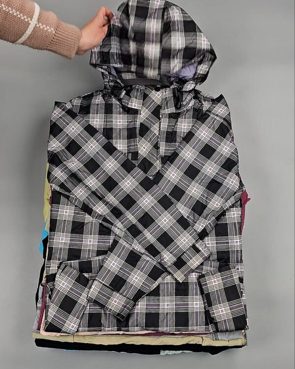 Фотография  812 - Ветровки женские#25 кг, ЛОТ № ВК0086 оптом в Краснодаре и Краснодарском крае