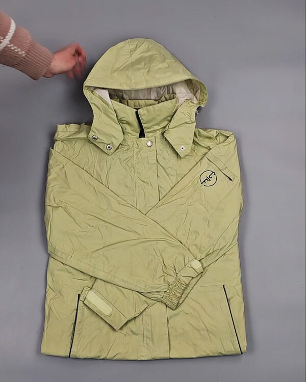 Фотография  626 - Ветровки женские#25 кг, ЛОТ № ВК0086 оптом в Краснодаре и Краснодарском крае