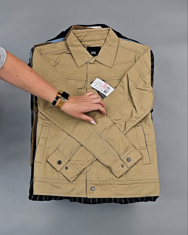 Фотография  646 - Верхняя одежда Корея 085#15 кг, ЛОТ № СТ-9247 оптом в Краснодаре и Краснодарском крае