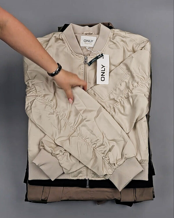 Фотография  707 - Ветровки Bestseller 045#10 кг, ЛОТ СТ-9407 оптом в Краснодаре и Краснодарском крае