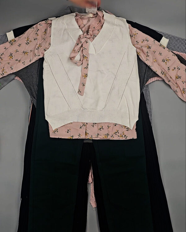 Фотография  945 - Комплекты жен Корея 085#5 кг, ЛОТ СТ-9574 оптом в Краснодаре и Краснодарском крае