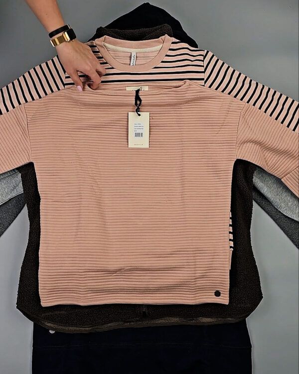 Фотография  693 - Толстовки Bestseller+DK 035#7 кг, ЛОТ СТ-9838 оптом в Краснодаре и Краснодарском крае