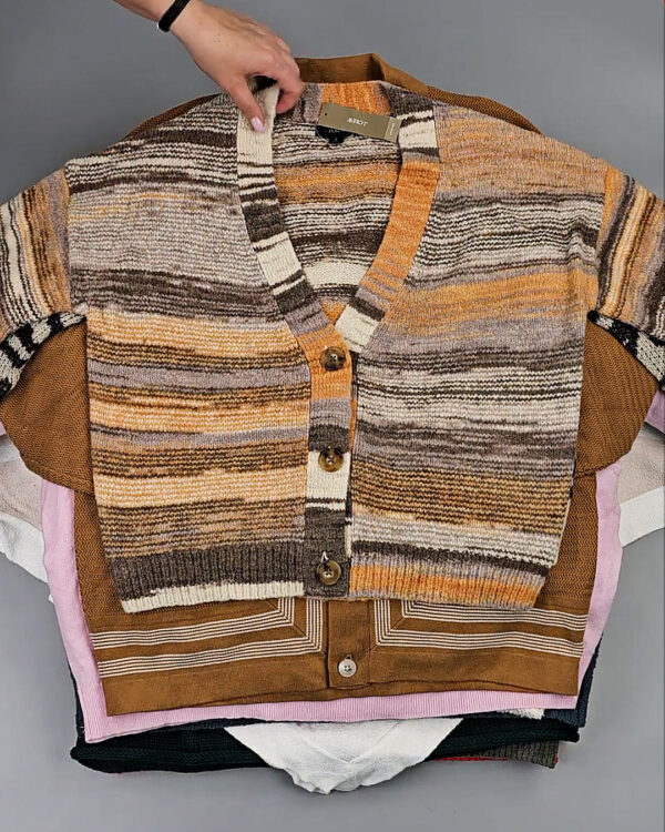 Фотография  435 - Джемпера СТОК CAN#10 кг, ЛОТ СТ-9915 оптом в Краснодаре и Краснодарском крае