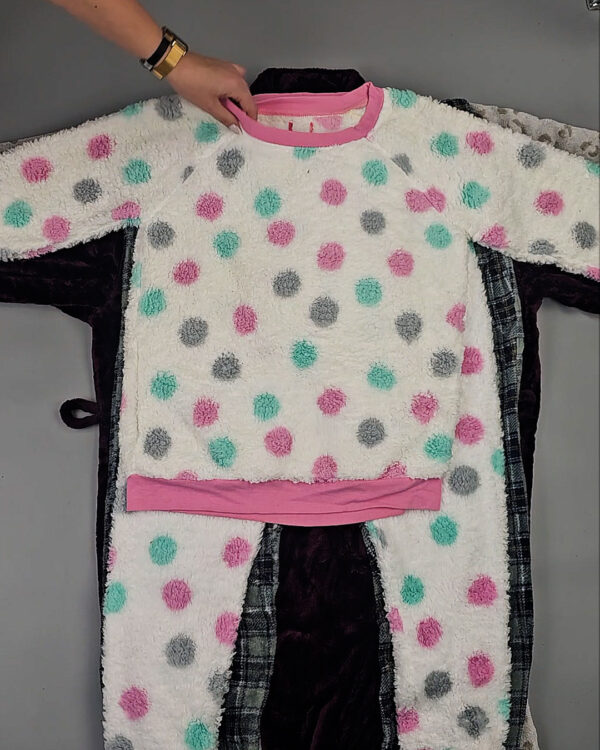 Фотография  854 - Халаты+пижамы флис Англия (SLEEPWEAR PREMIUM)#20 кг, ЛОТ СХ-0289 оптом в Краснодаре и Краснодарском крае